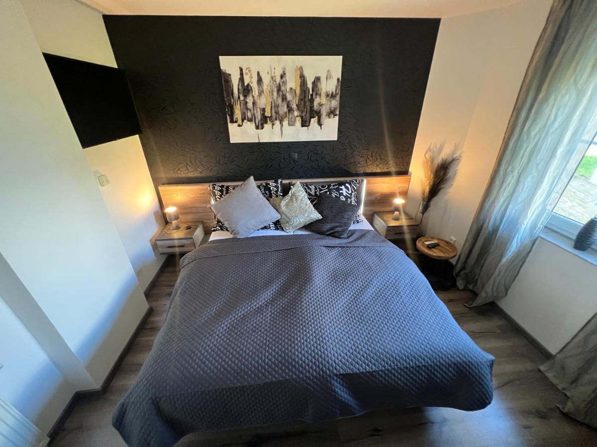 Hotel Restaurace Pyramida Karlowe Wary Zewnętrze zdjęcie