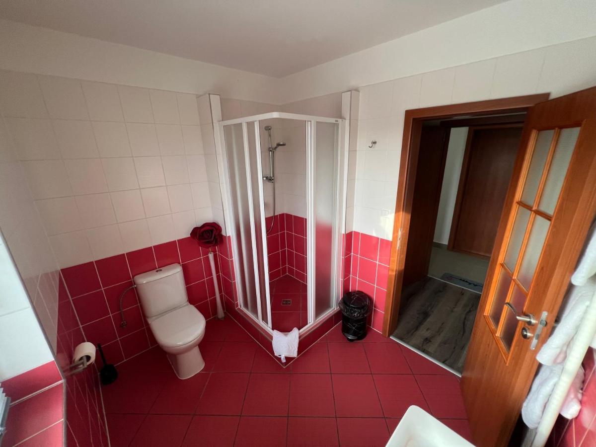 Hotel Restaurace Pyramida Karlowe Wary Zewnętrze zdjęcie