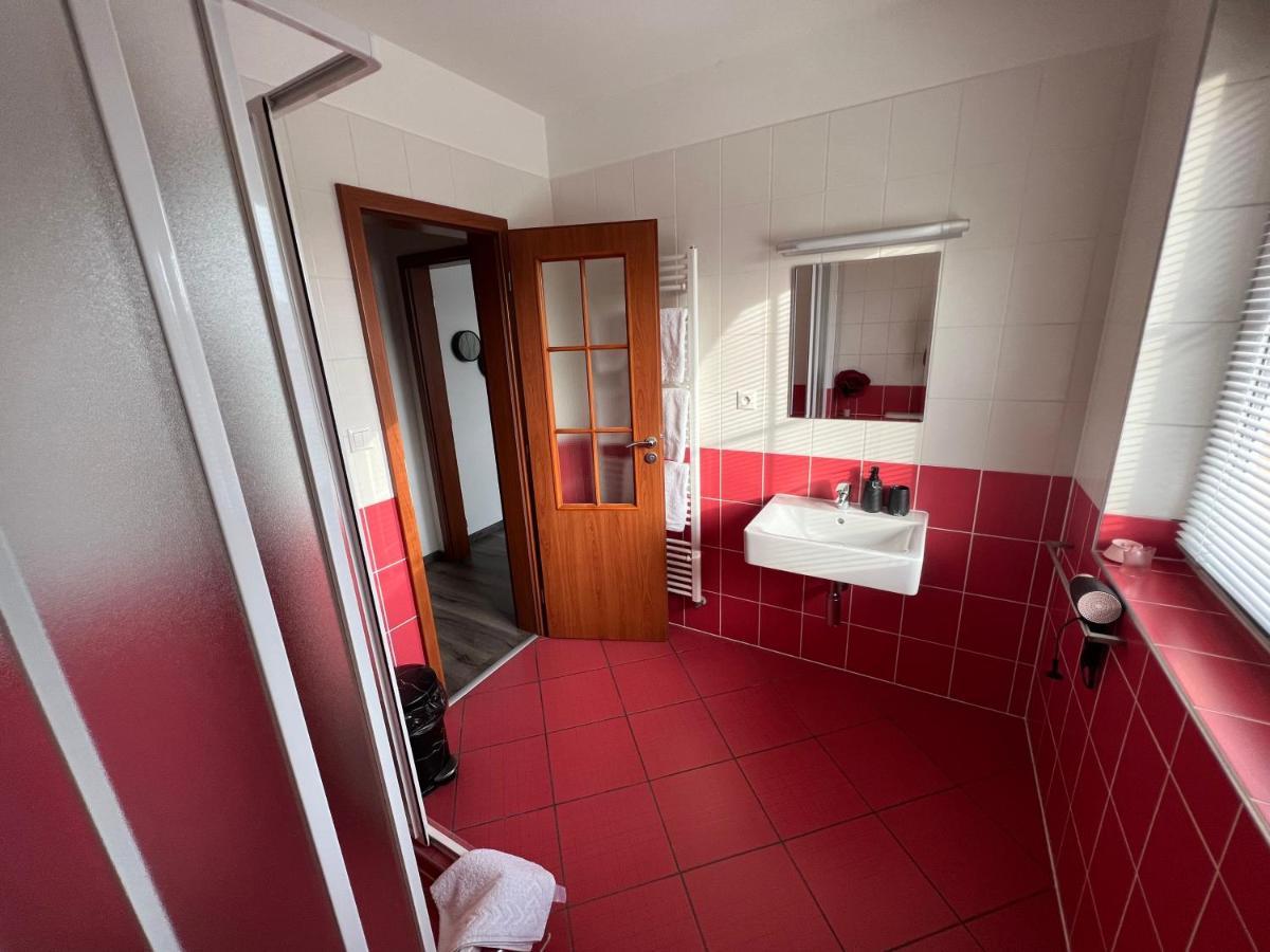 Hotel Restaurace Pyramida Karlowe Wary Zewnętrze zdjęcie