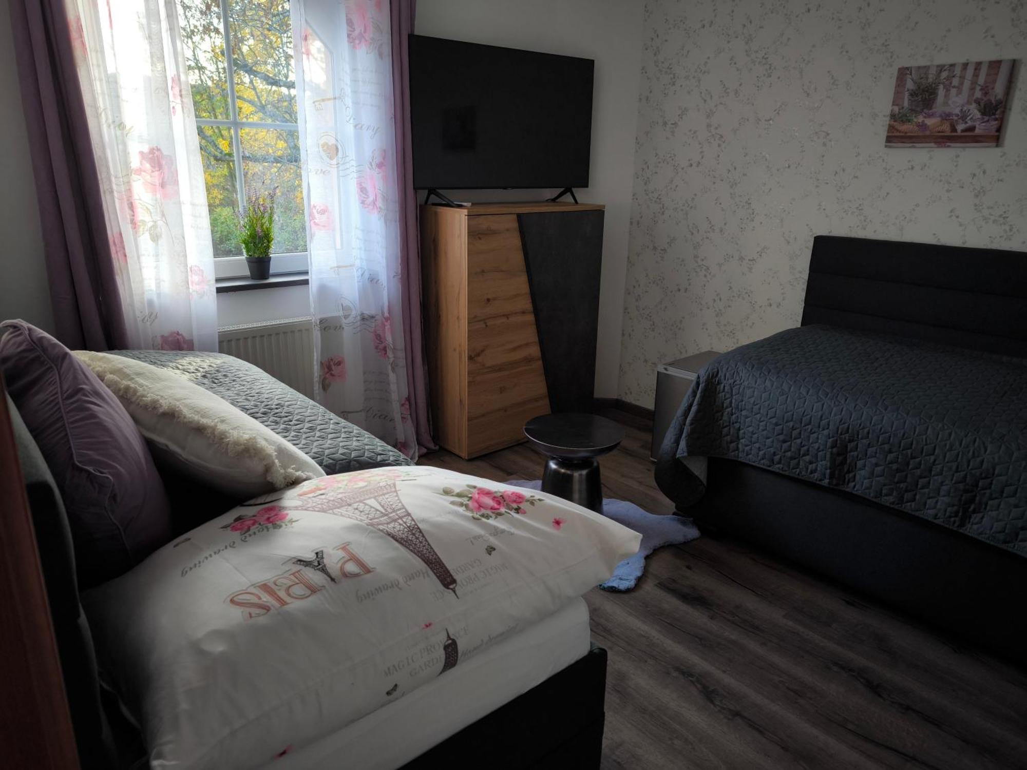 Hotel Restaurace Pyramida Karlowe Wary Zewnętrze zdjęcie