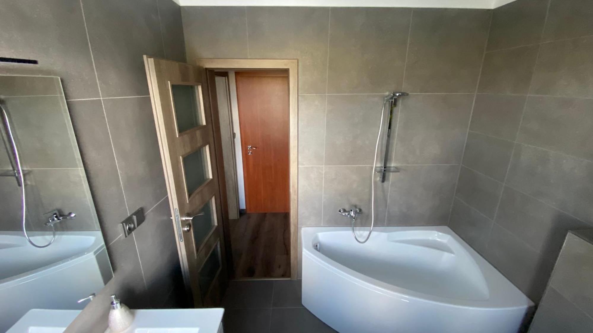 Hotel Restaurace Pyramida Karlowe Wary Zewnętrze zdjęcie