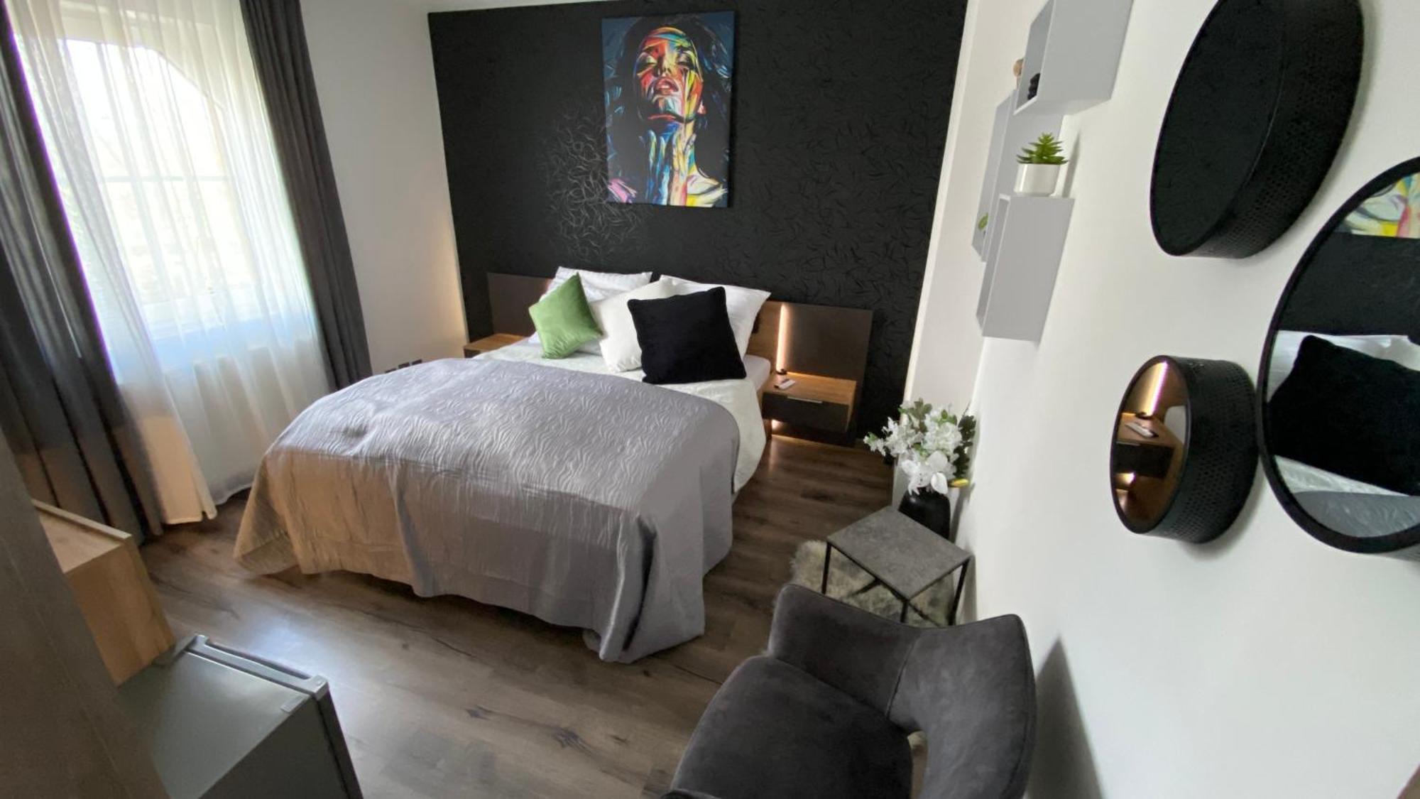 Hotel Restaurace Pyramida Karlowe Wary Zewnętrze zdjęcie